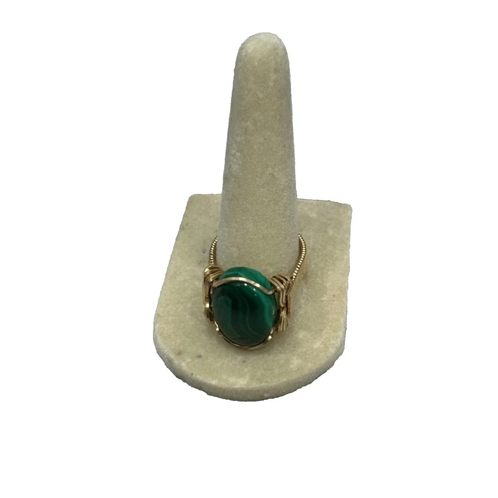 Vintage Gold Tone Wire Wrapped Ring with Green Malachite Oval Stone Size 9